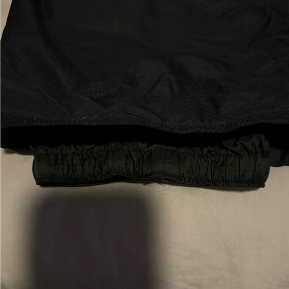 Columbia snow pants. Worn 1x. 28” inseam. Inner elastic ankle cuff. - Picture 6 of 7